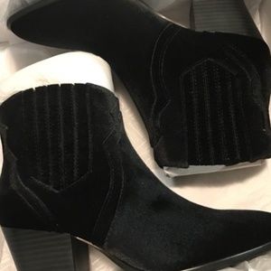 INC International Andriaa Booties Sz 5
